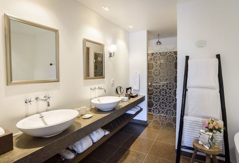 バルコニー付きデラックスルーム, Nimb