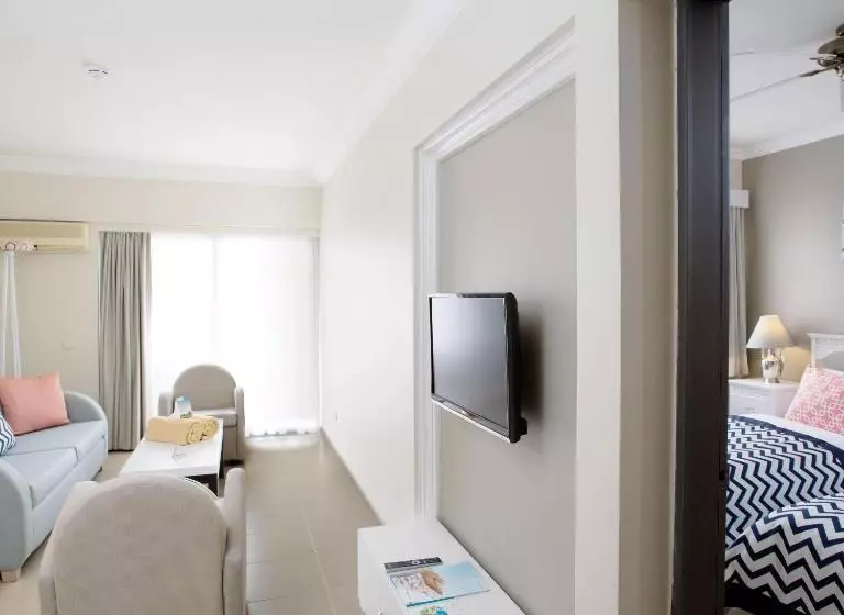 سوییت با چشم‌انداز استخر, Paloma Marina Suites - Adult Only