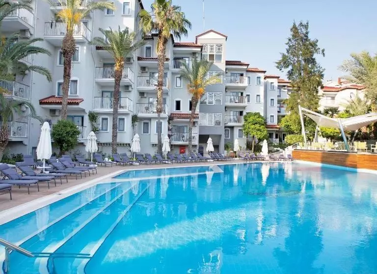 سوییت با چشم‌انداز استخر, Paloma Marina Suites - Adult Only