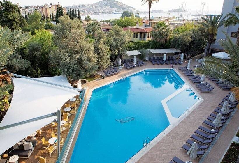 Люкс Вид на Бассейн, Paloma Marina Suites - Adult Only