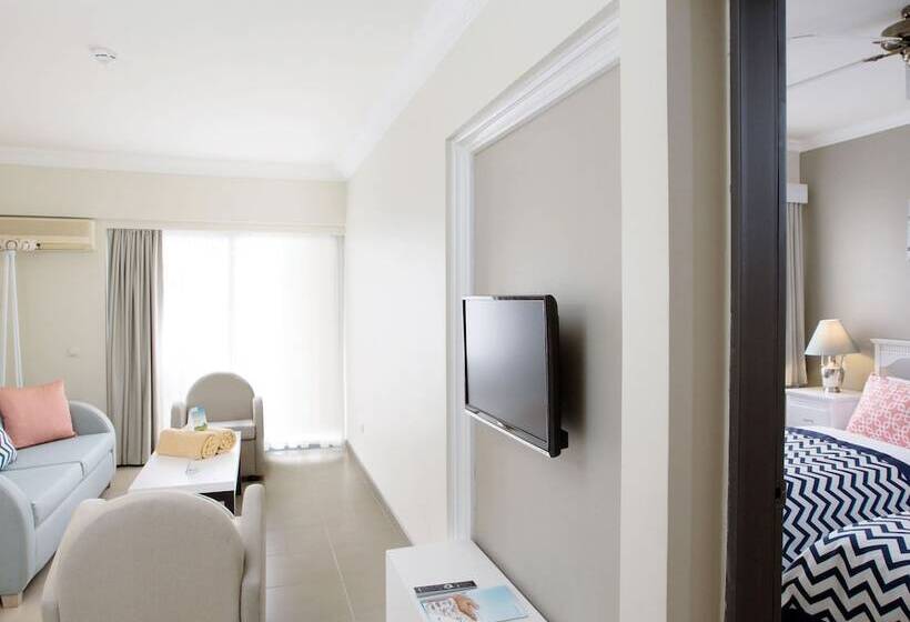 Люкс Вид на Бассейн, Paloma Marina Suites - Adult Only