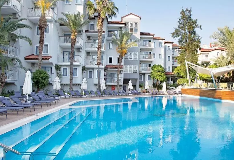 سوییت با چشم‌انداز استخر, Paloma Marina Suites - Adult Only