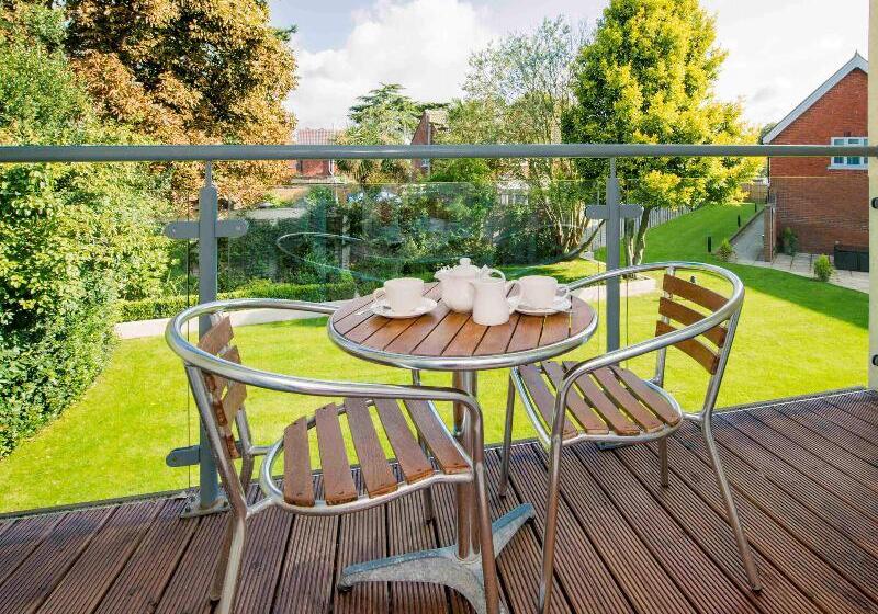 キングサイズベッドのスーペリアルーム, Scandic Paasi