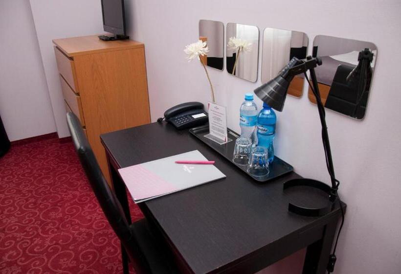 标准间, Sękowski