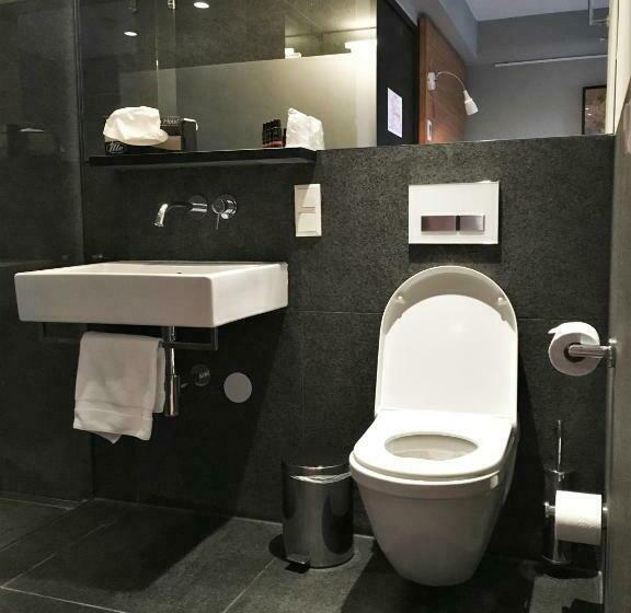 Standard Yhden Hengen Huone, The Bank