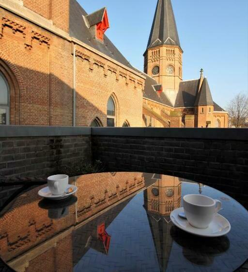 Basic-huone, The Bank