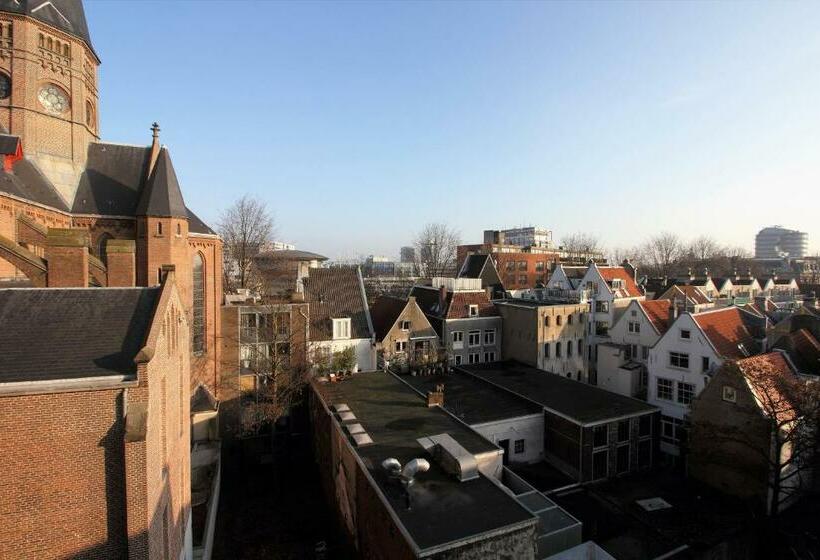 Basic-huone, The Bank