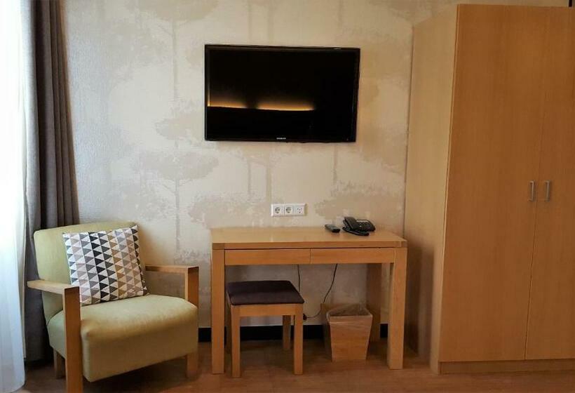 Standard Kolmen Hengen Huone, The Bank