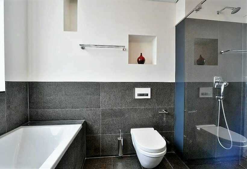 Perhehuone, The Bank