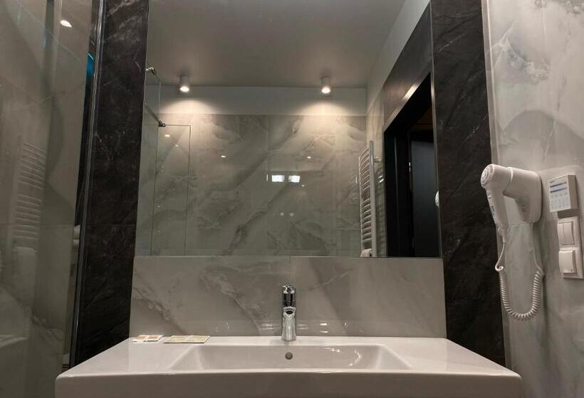 إستديو عائلى, Turkus