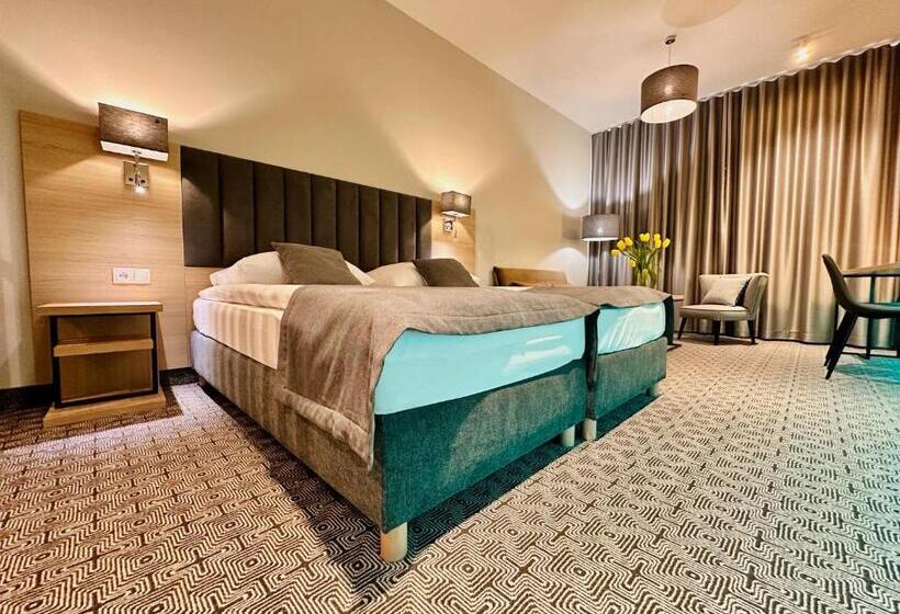 إستديو عائلى, Turkus