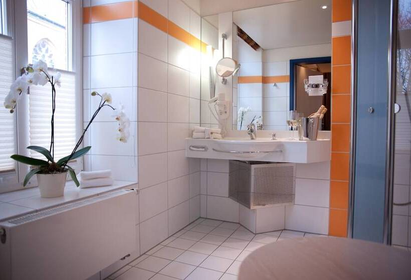 수피리어 룸, Von Euch