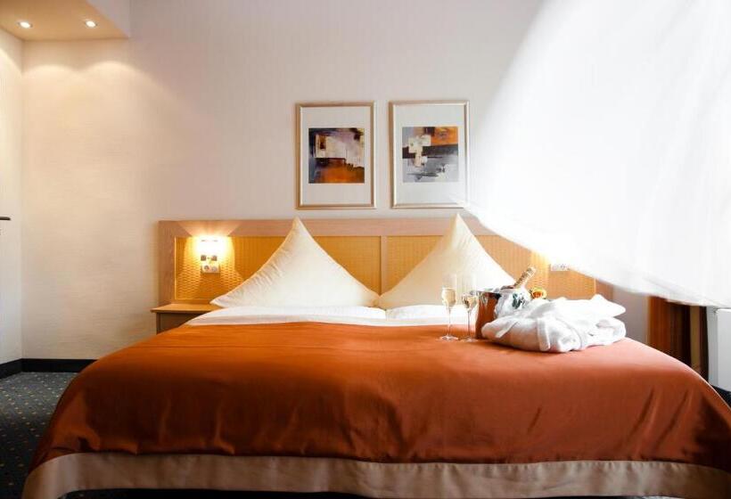 수피리어 룸, Von Euch