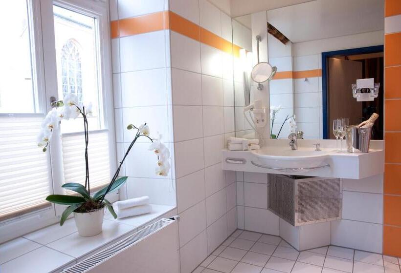 수피리어 싱글 룸, Von Euch