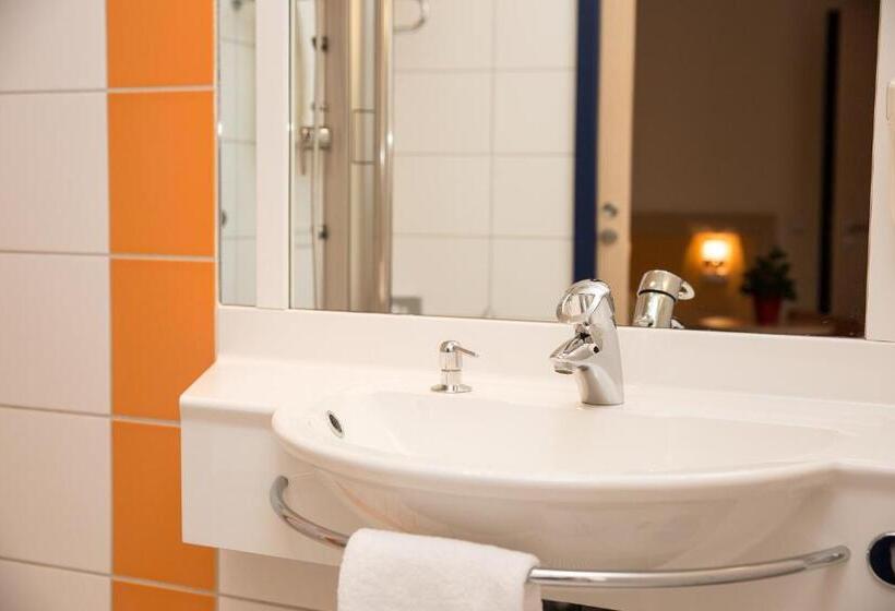 싱글 디럭스 룸, Von Euch