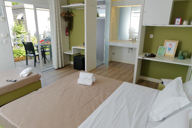 בקתה סופריור, Hu Roma Camping In Town