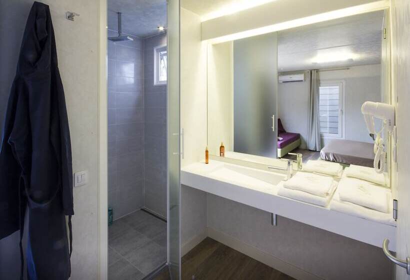 בקתה דלוקס, Hu Roma Camping In Town