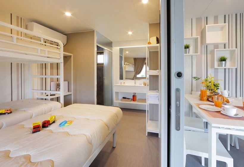 בקתת סופריור בת חדר 1, Hu Roma Camping In Town