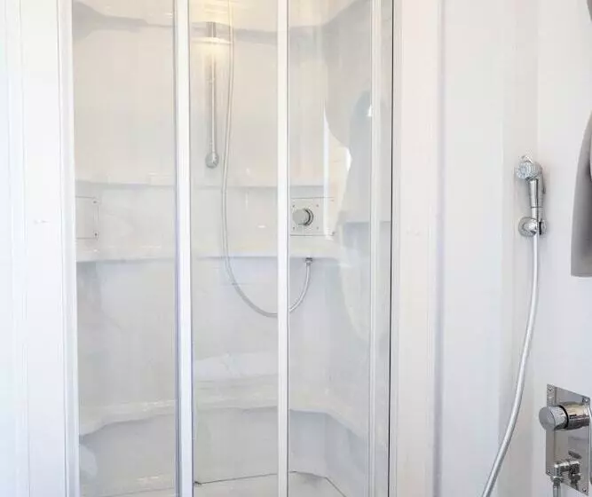 چادر با خدمات رفاهی استاندارد, Hu Roma Camping In Town