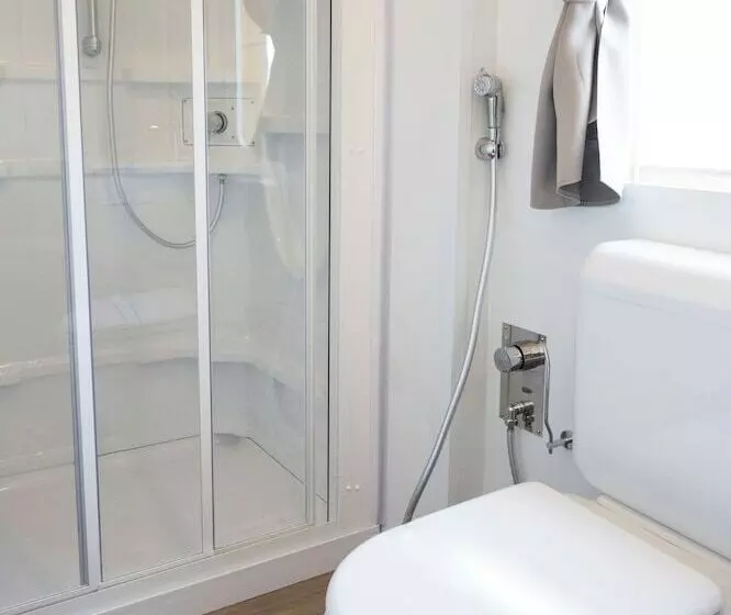 چادر با خدمات رفاهی استاندارد, Hu Roma Camping In Town