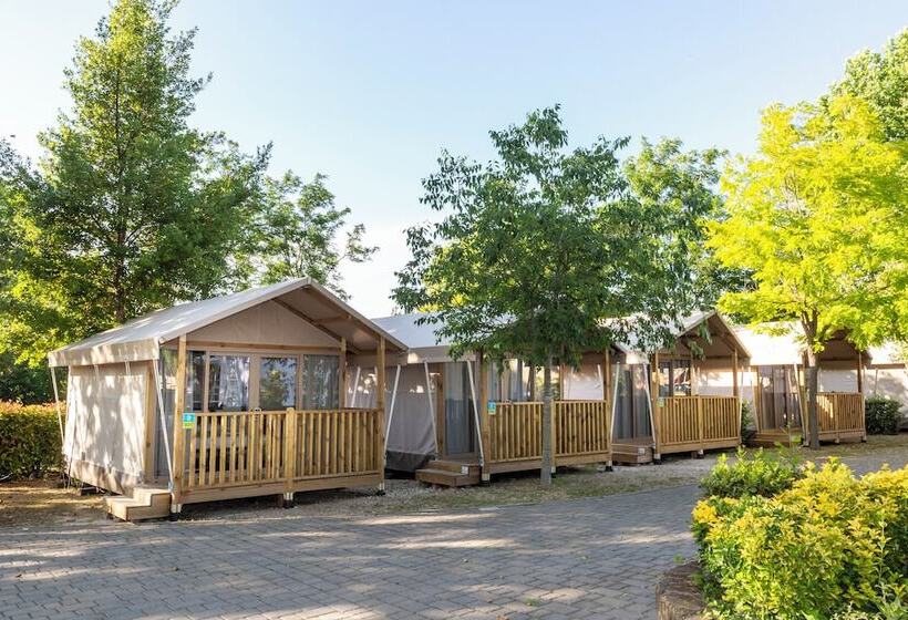 چادر با خدمات رفاهی استاندارد, Hu Roma Camping In Town