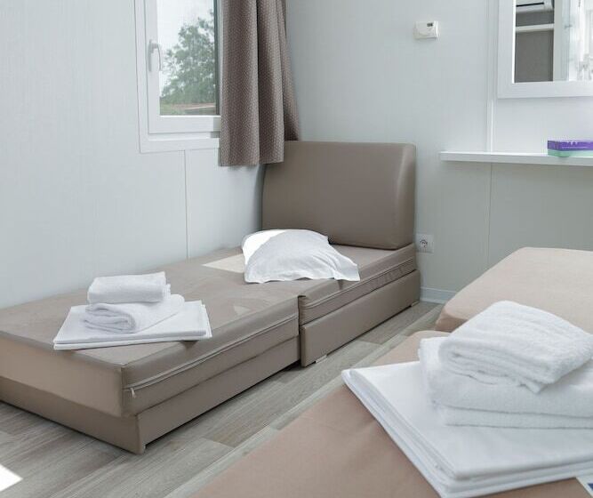 בקתה סופריור, Hu Roma Camping In Town