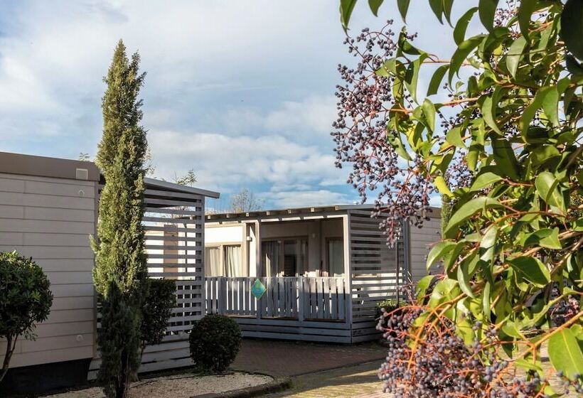 בקתת סופריור בת חדר 1, Hu Roma Camping In Town