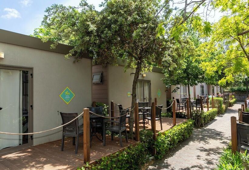 בקתה סופריור, Hu Roma Camping In Town