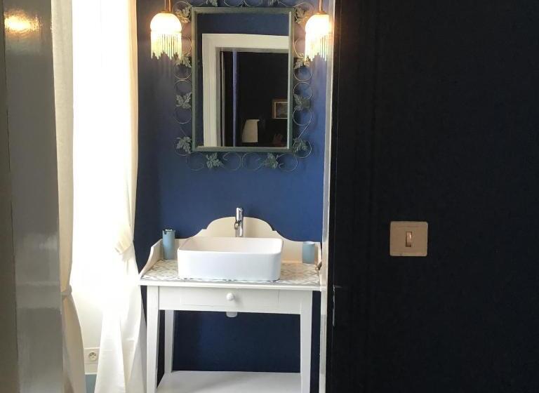 غرفة قياسية, Maison De La Comtesse