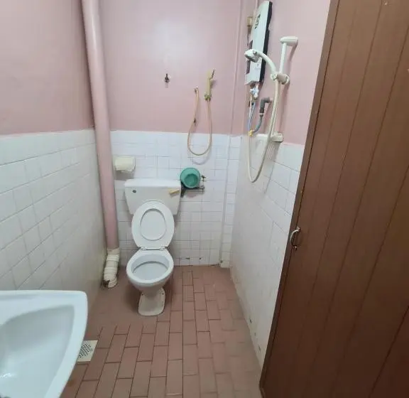 Economy Triple Room, East Coast