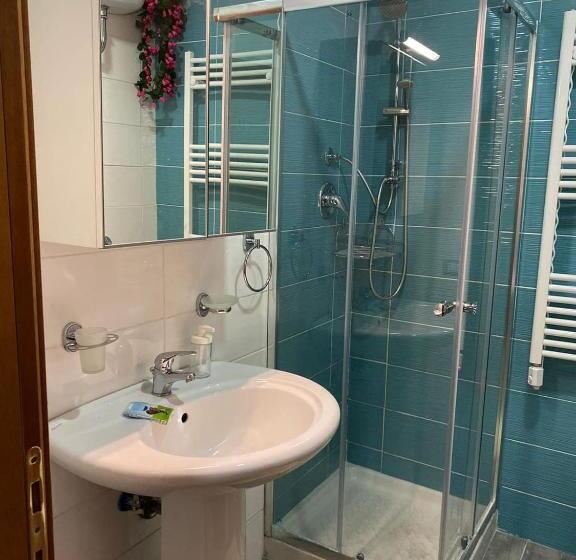 带阳台标准四人间, La Torre B&b