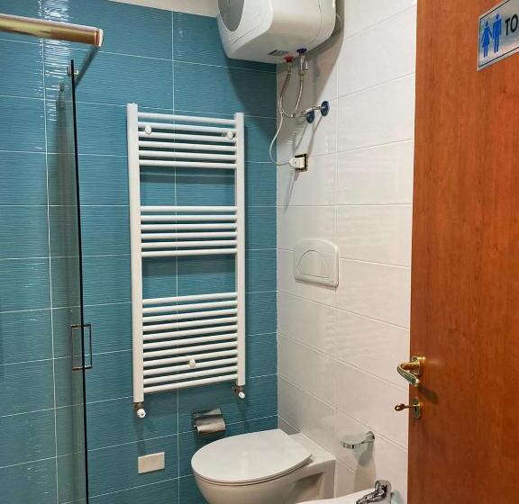 带阳台标准四人间, La Torre B&b