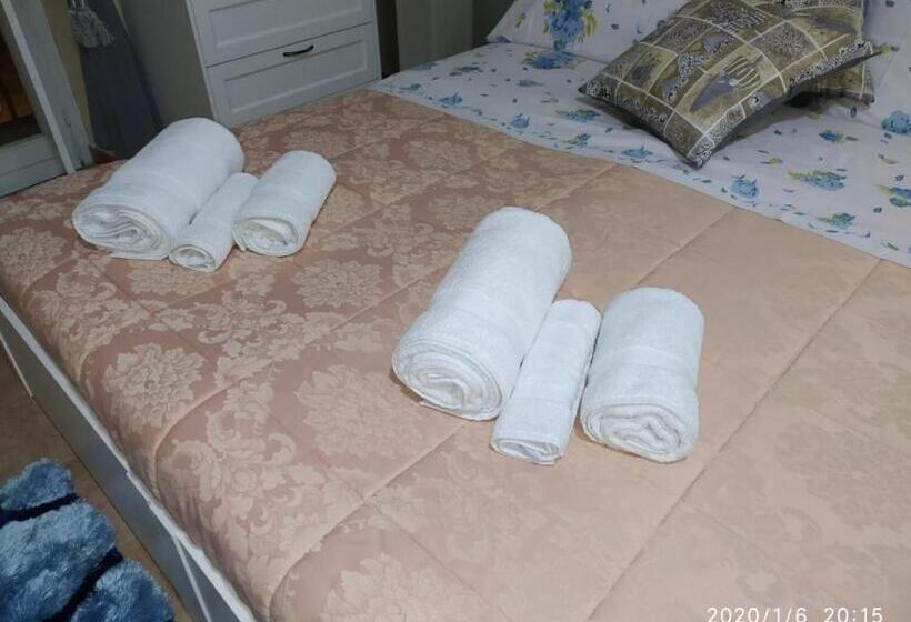 带阳台标准四人间, La Torre B&b