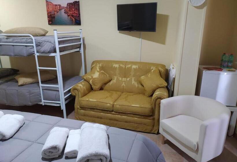 带阳台标准四人间, La Torre B&b