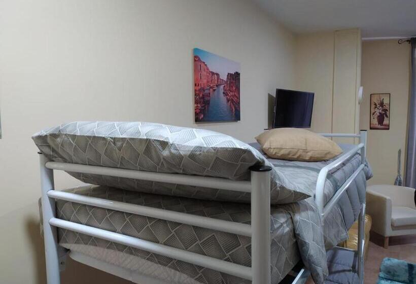 带阳台标准四人间, La Torre B&b