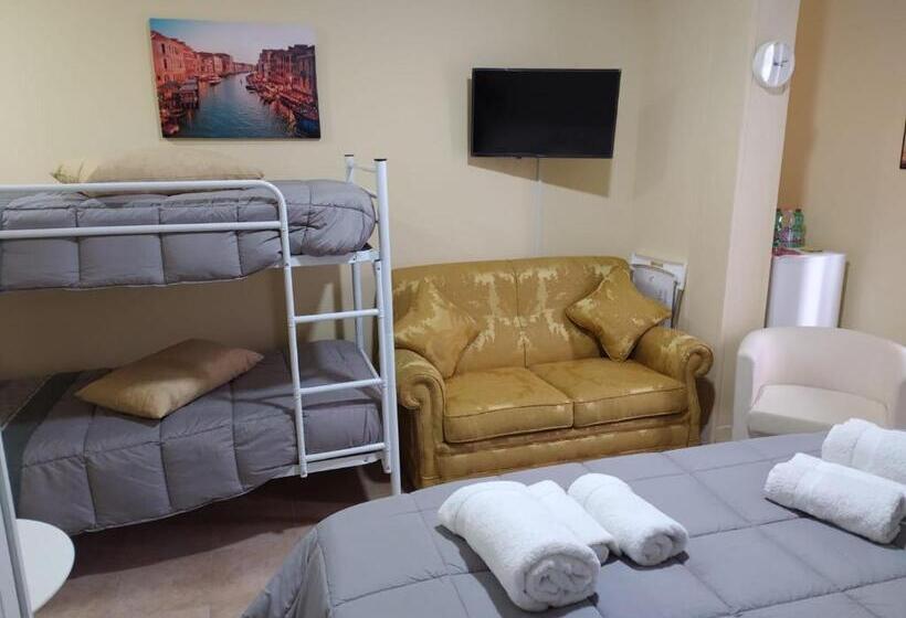 带阳台标准四人间, La Torre B&b