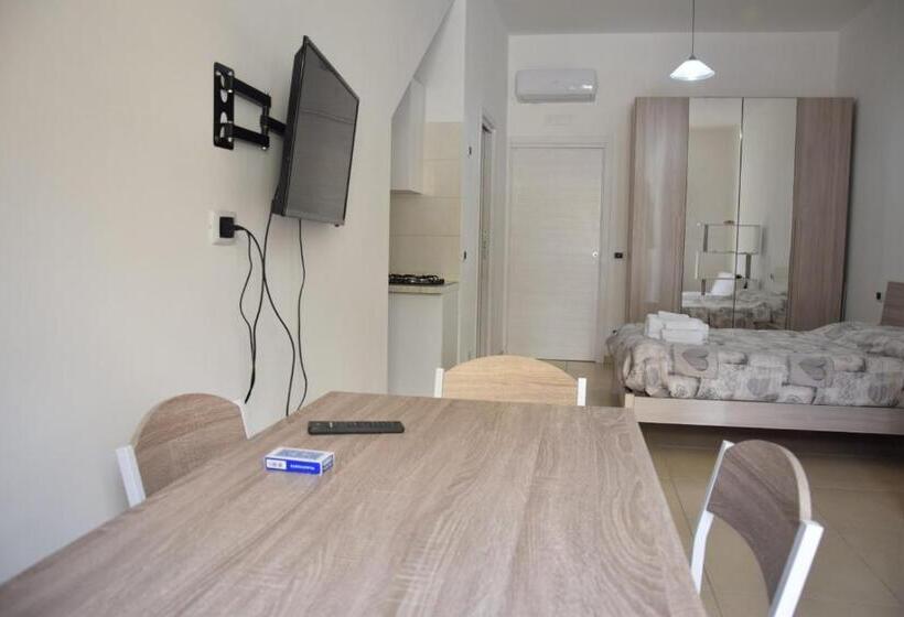 חדר משפחתי, La Casa Di Marco