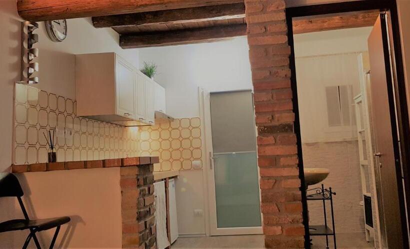 Standard Studio Garden View, Maximilian Seven