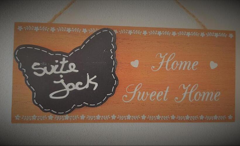 Deluxe Studio, Maximilian Seven