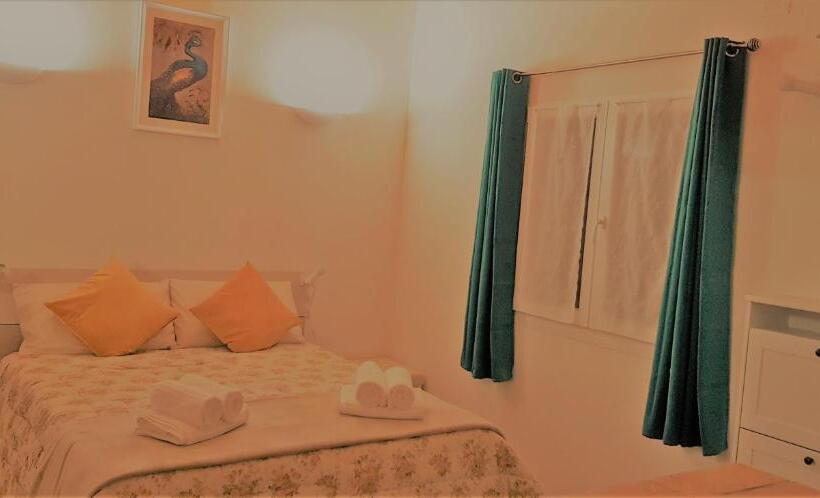 Deluxe Studio, Maximilian Seven