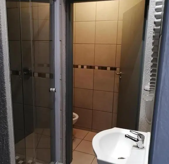 Standard Yhden Hengen Huone, Rozelee Rest