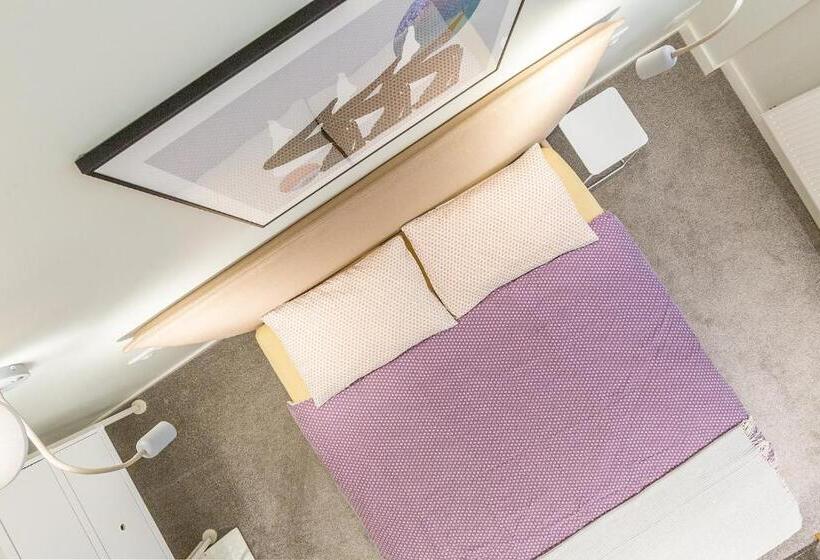 غرفة قياسية, Art & Comfort Rooms