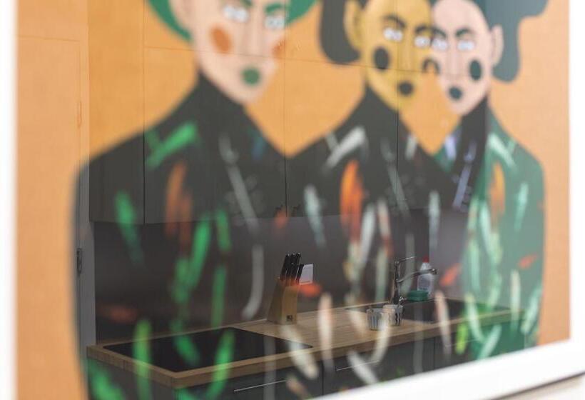 غرفة قياسية, Art & Comfort Rooms