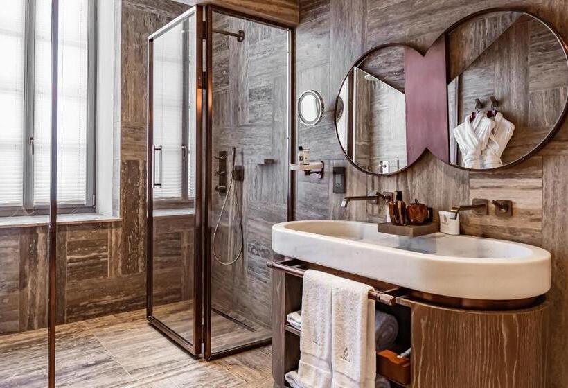 سوییت با چشمانداز دریا, Iniala Harbour House