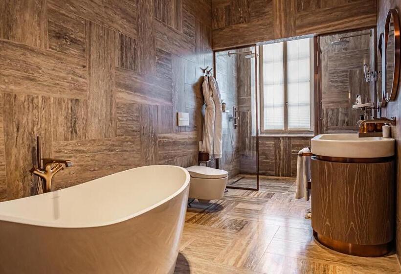 سوییت با چشمانداز دریا, Iniala Harbour House