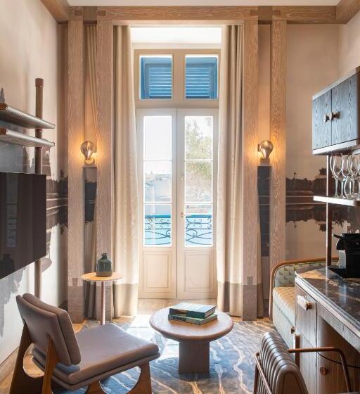 سوییت با چشمانداز دریا, Iniala Harbour House