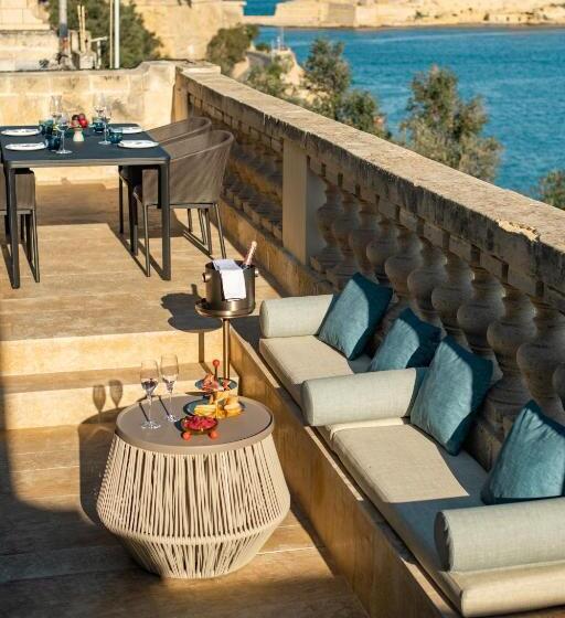 سوئیت پرزیدنت, Iniala Harbour House