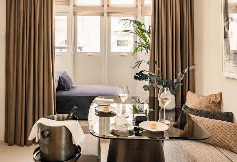 Deluxe Suite King Bed, Iniala Harbour House