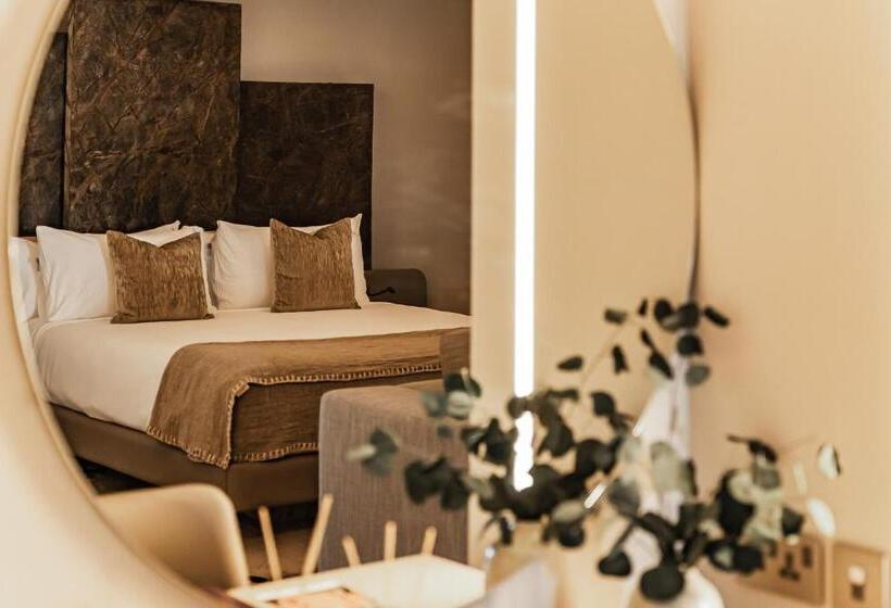 Deluxe Suite King Bed, Iniala Harbour House