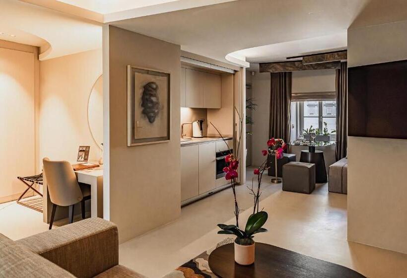 Deluxe Suite King Bed, Iniala Harbour House